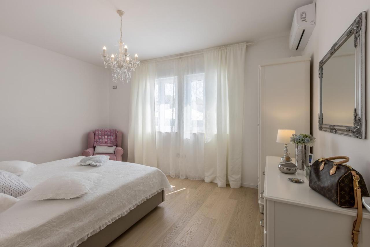 Villa Katess With Heated Pool Split Zewnętrze zdjęcie