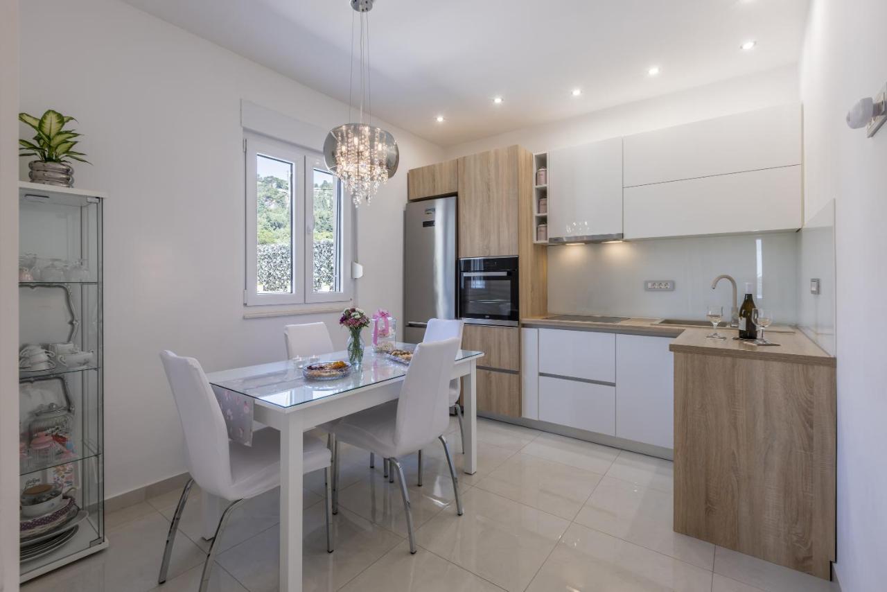 Villa Katess With Heated Pool Split Zewnętrze zdjęcie